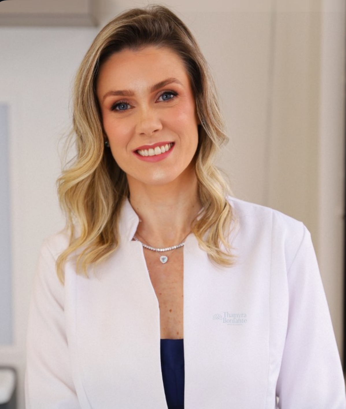 Foto de Drª. Thamyra Manenti Bonfante