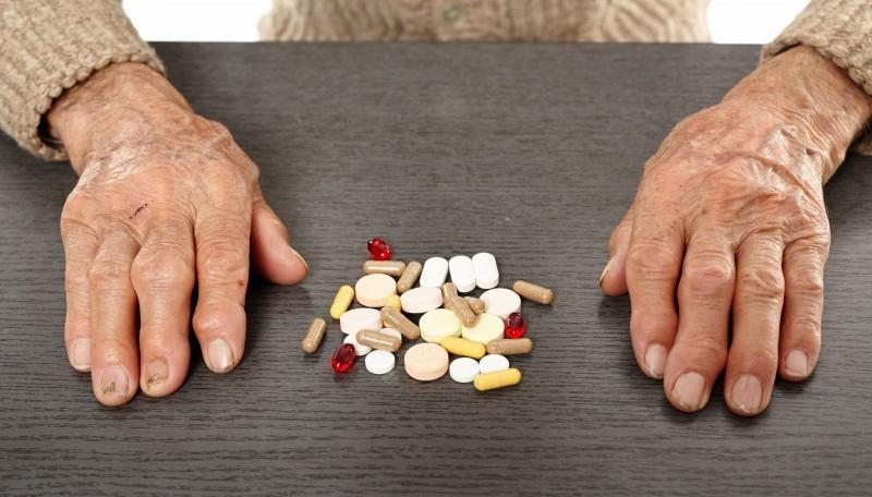 QUAIS OS RISCOS DA POLIMEDICAÇÃO AOS IDOSOS?