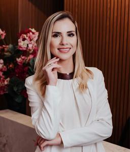 Foto de Drª. Cinthia Réus Coelho